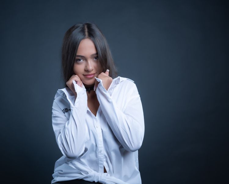 Poză principala album MAYA